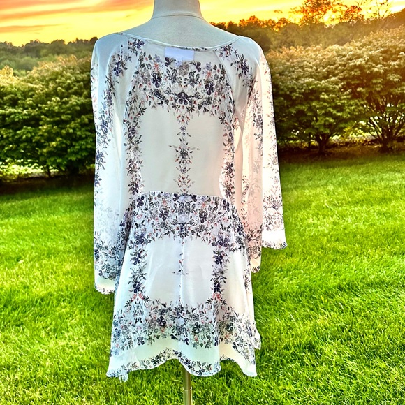 Jessica Simpson Maternity Lightweight Tunic - Picture 11 of 16